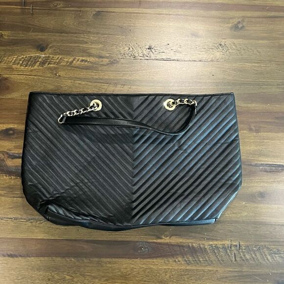 NWOT Victoria's Secret Pebbled V-Quilt Everything Tote Black - Picture 1 of 9